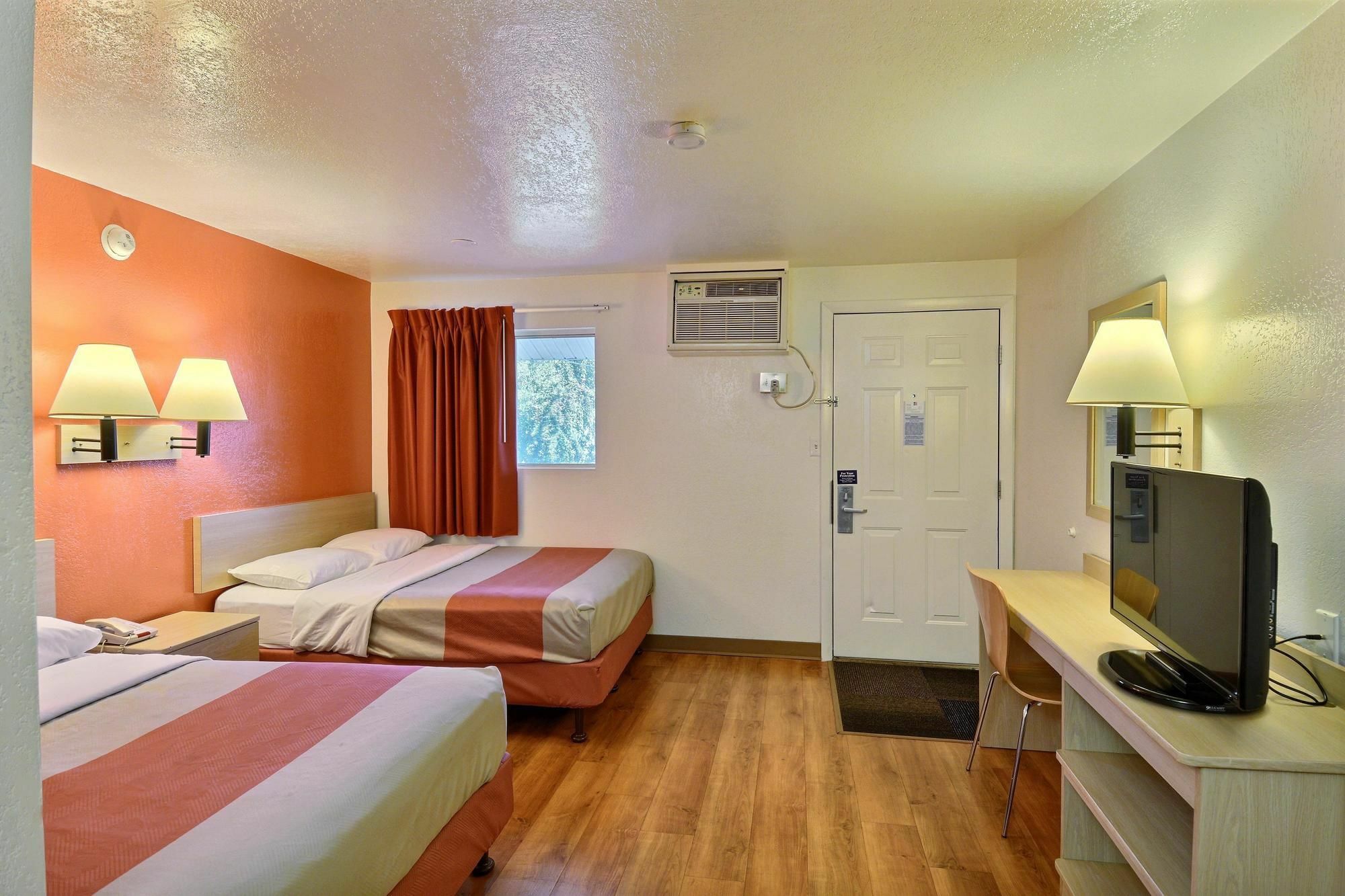 Travelodge By Wyndham Brattleboro Vt Exterior foto