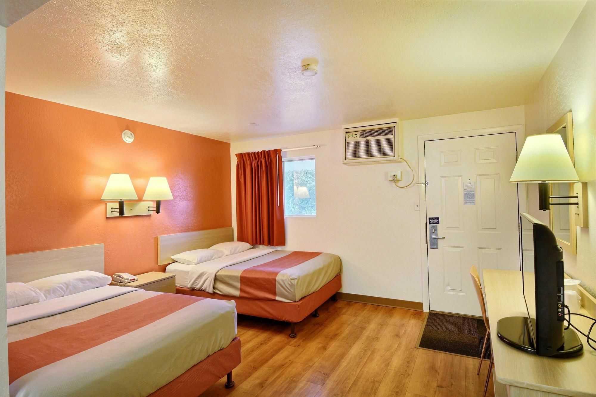 Travelodge By Wyndham Brattleboro Vt Exterior foto